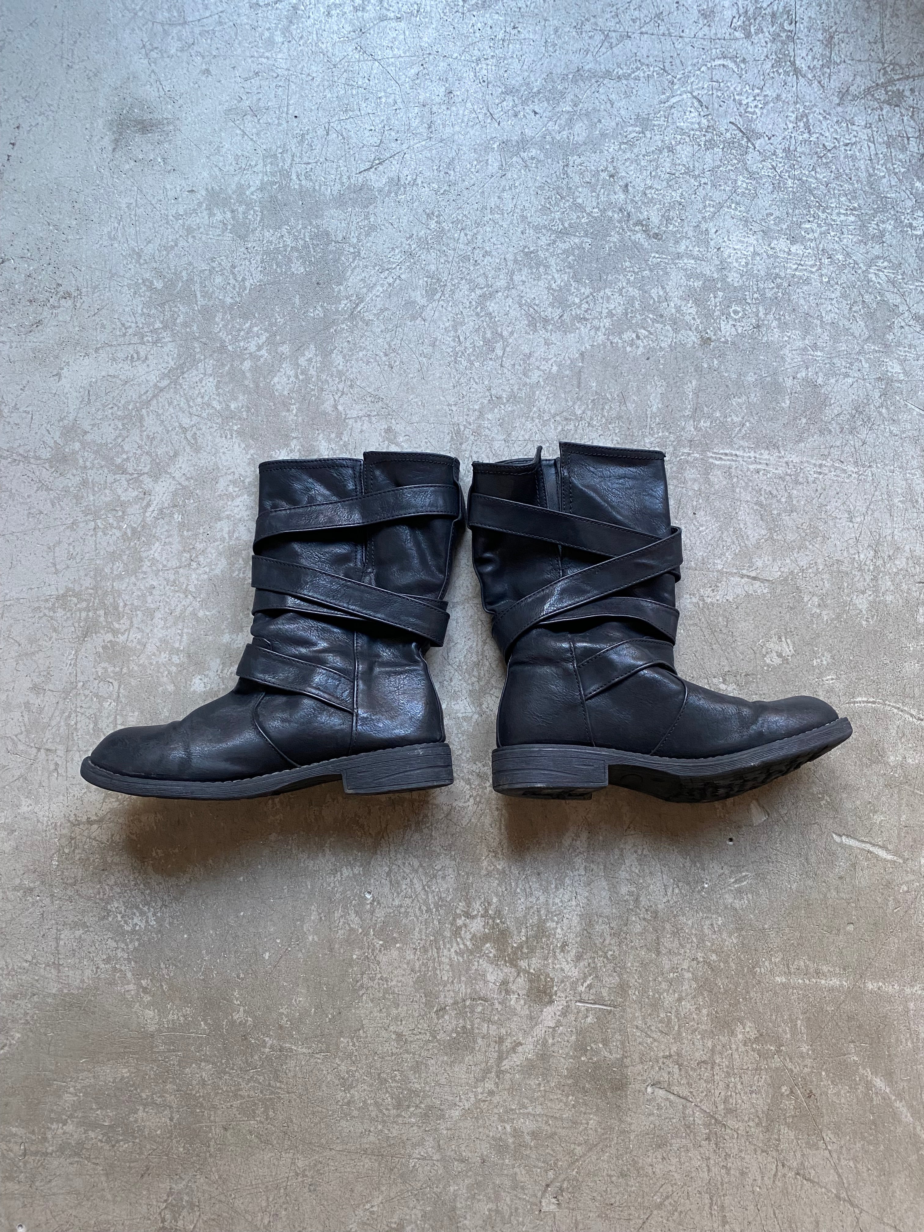 Vintage black faux leather boots size 38