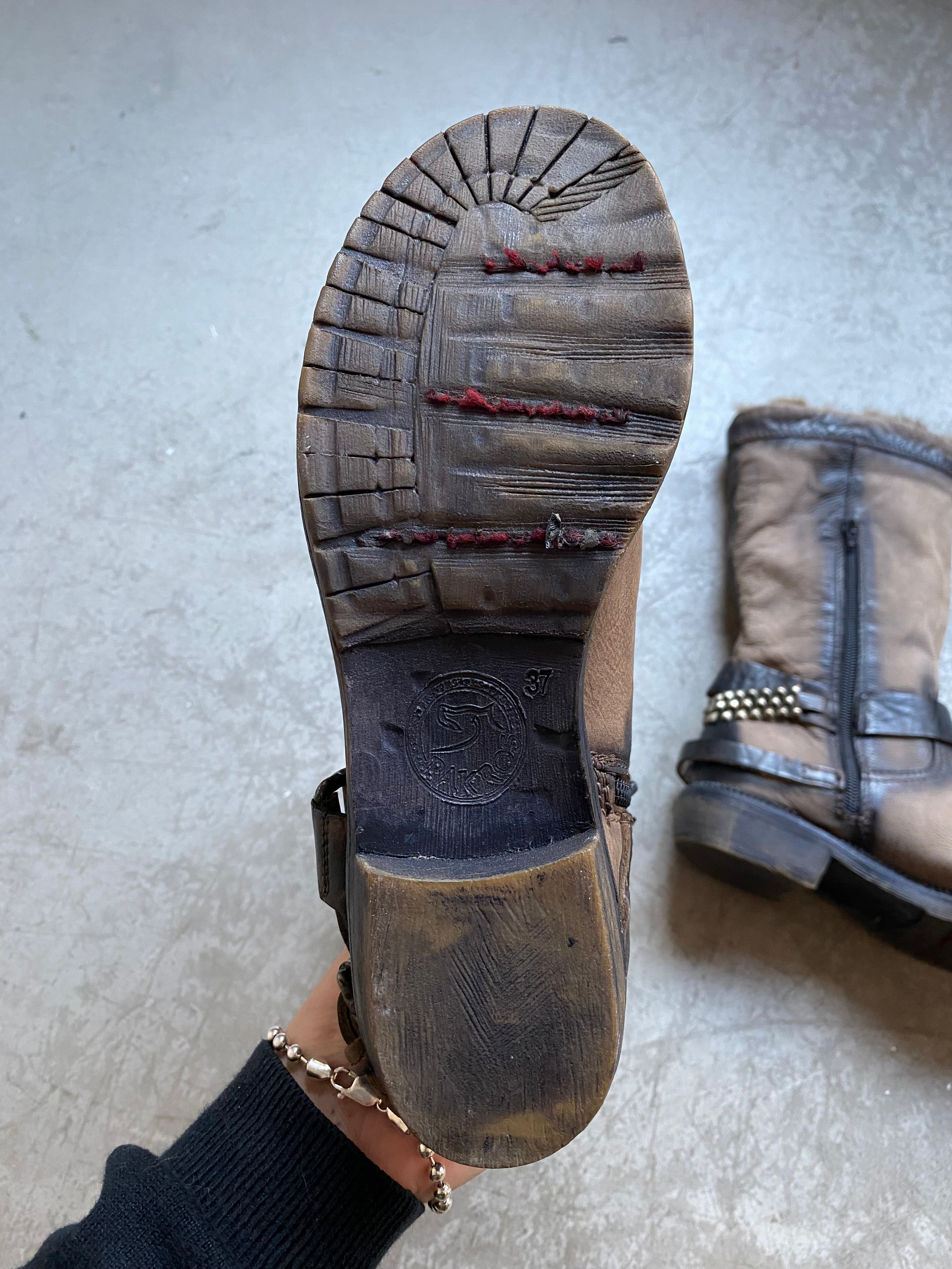 Vintage beige/black leather studded boots size 37