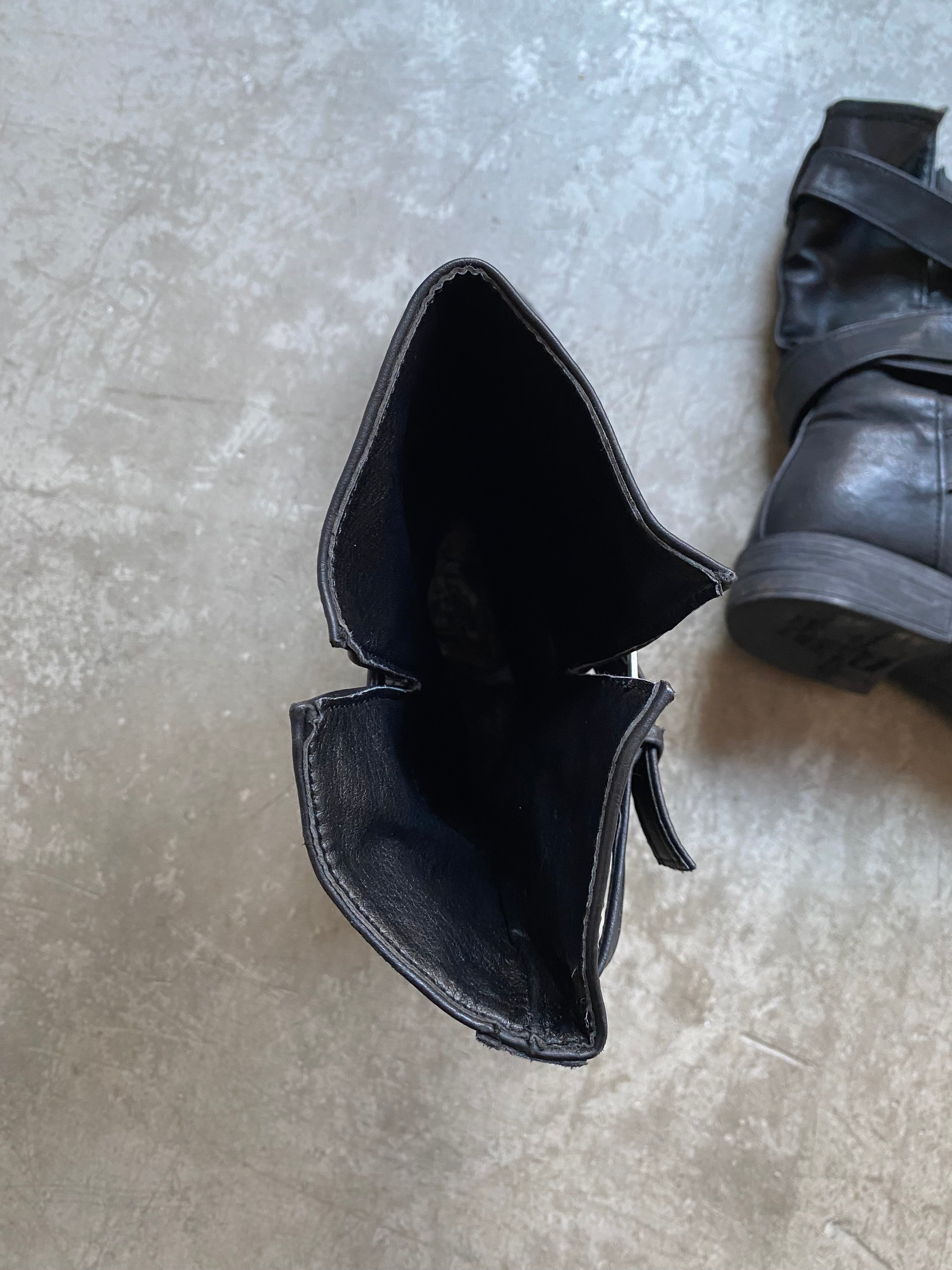 Vintage black faux leather boots size 38