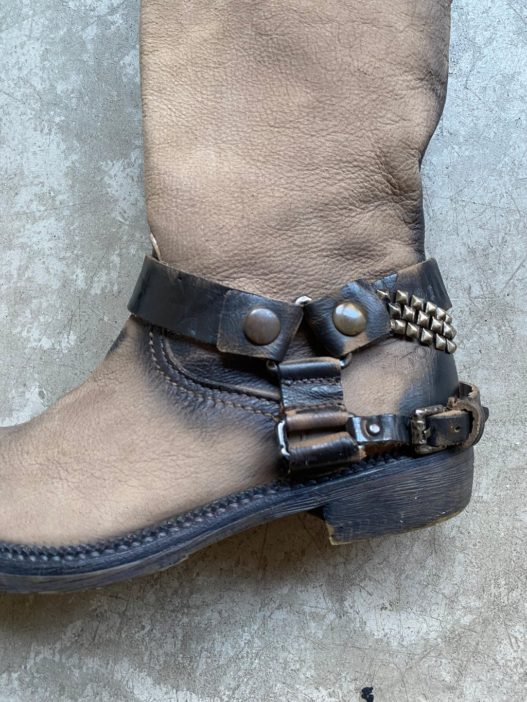 Vintage beige/black leather studded boots size 37