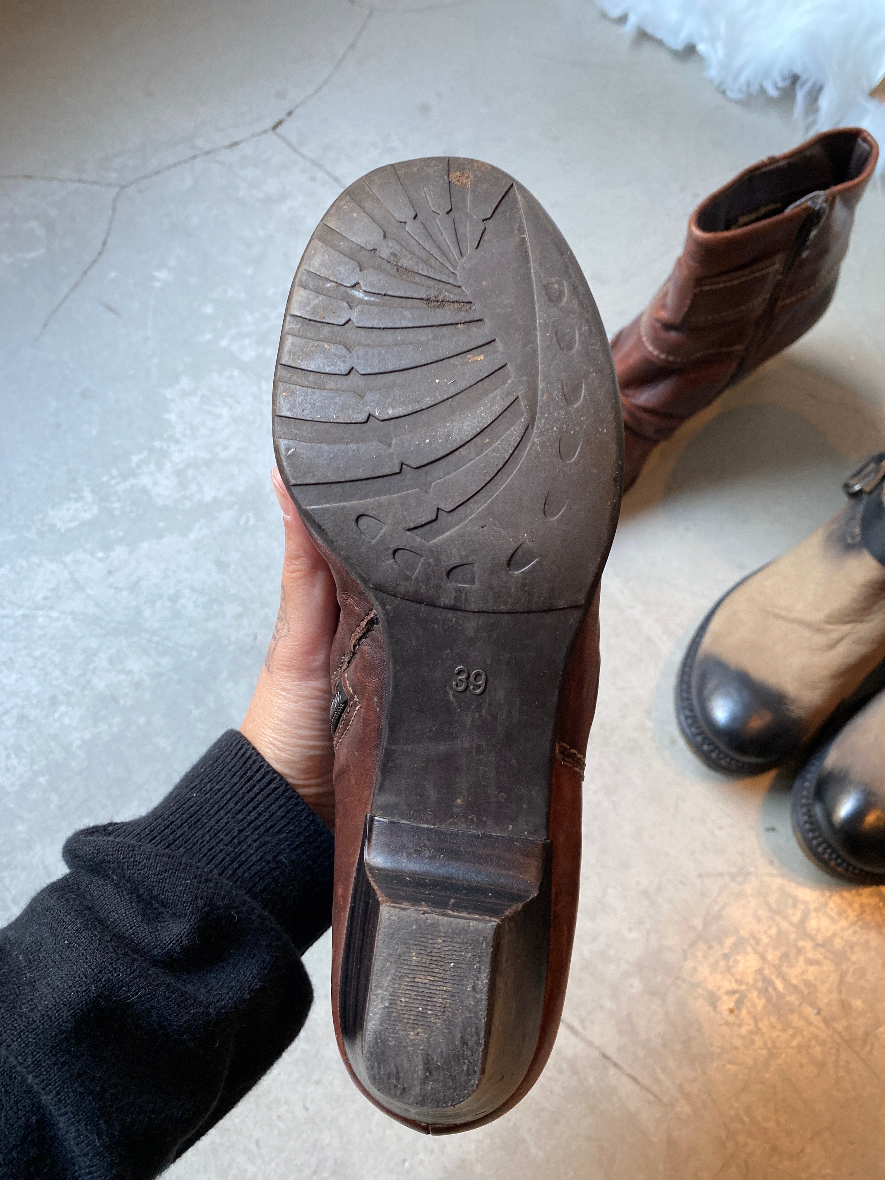 Vintage brown leather short boots size 39