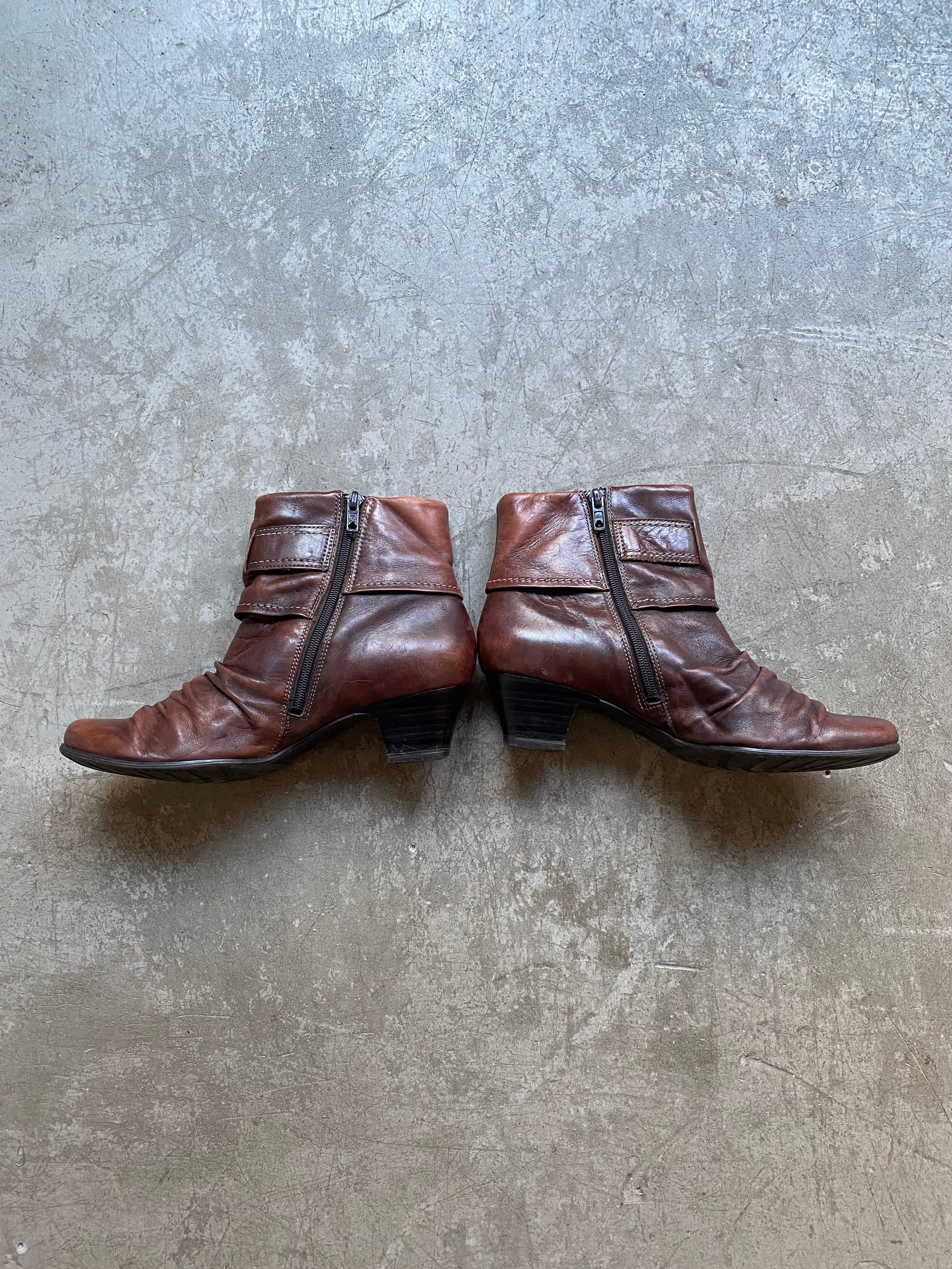 Vintage brown leather short boots size 39