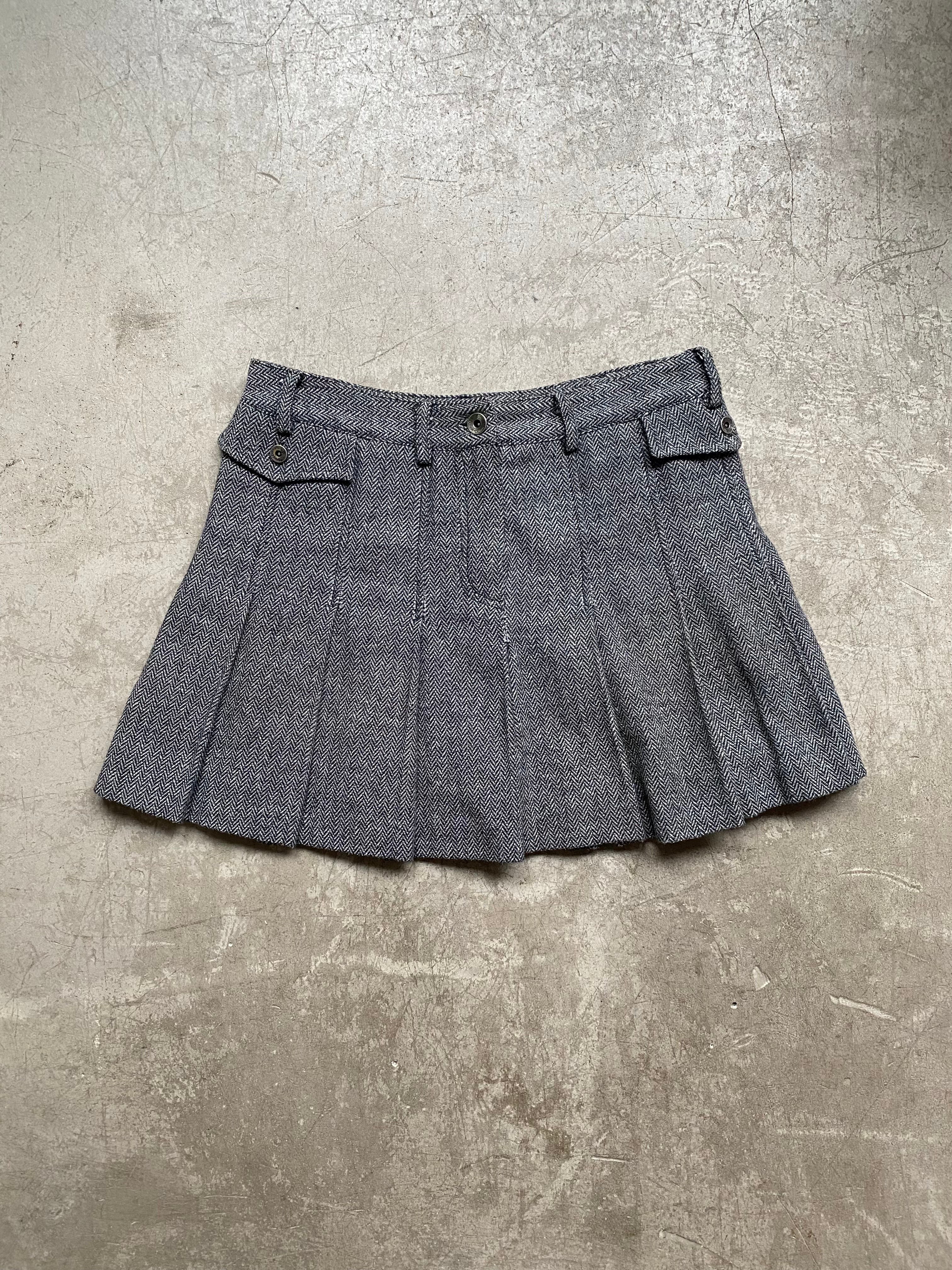 Grey mini skirt