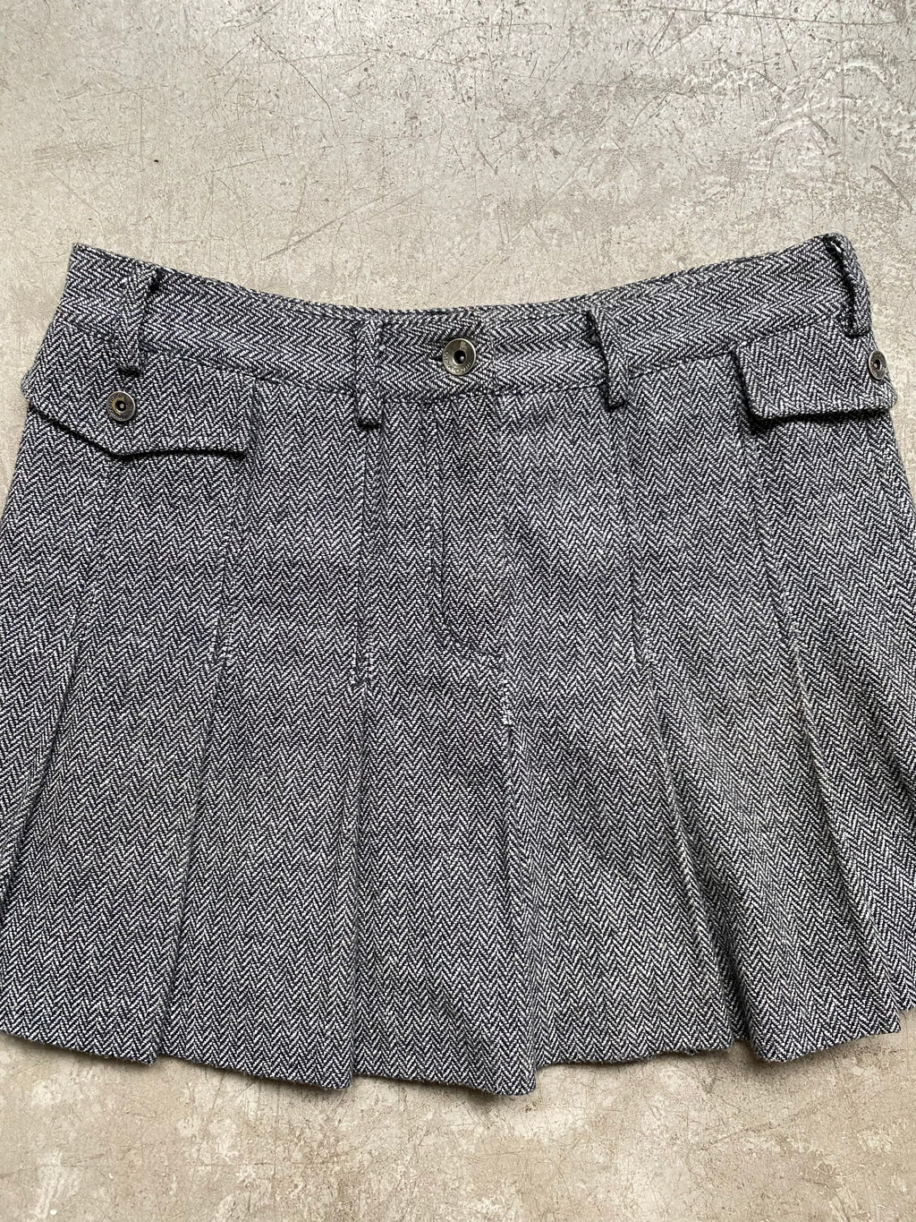 Grey mini skirt