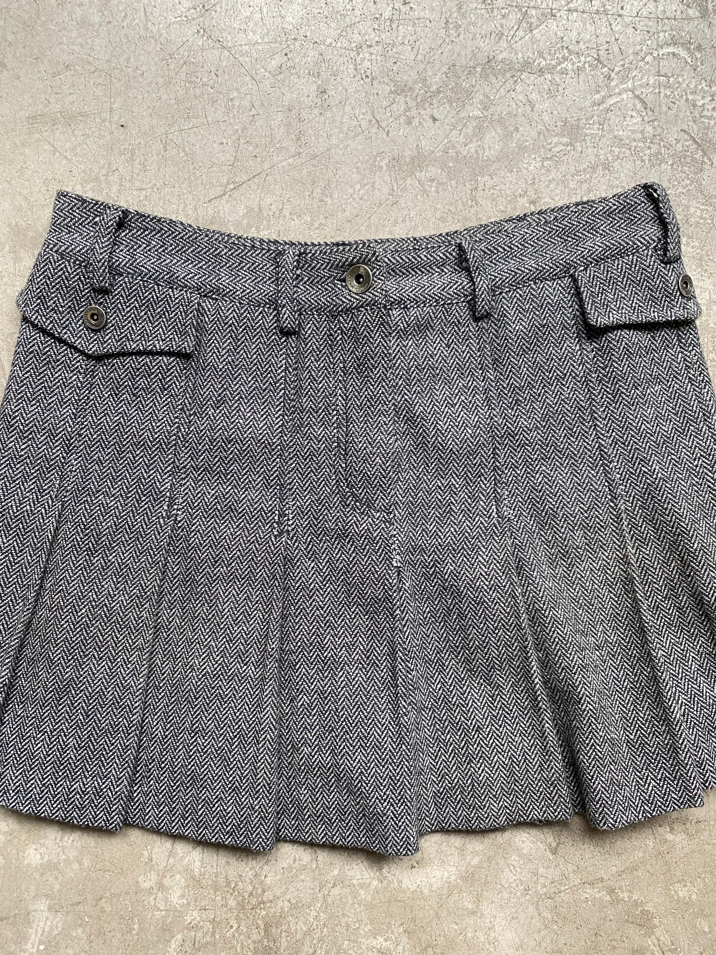 Grey mini skirt