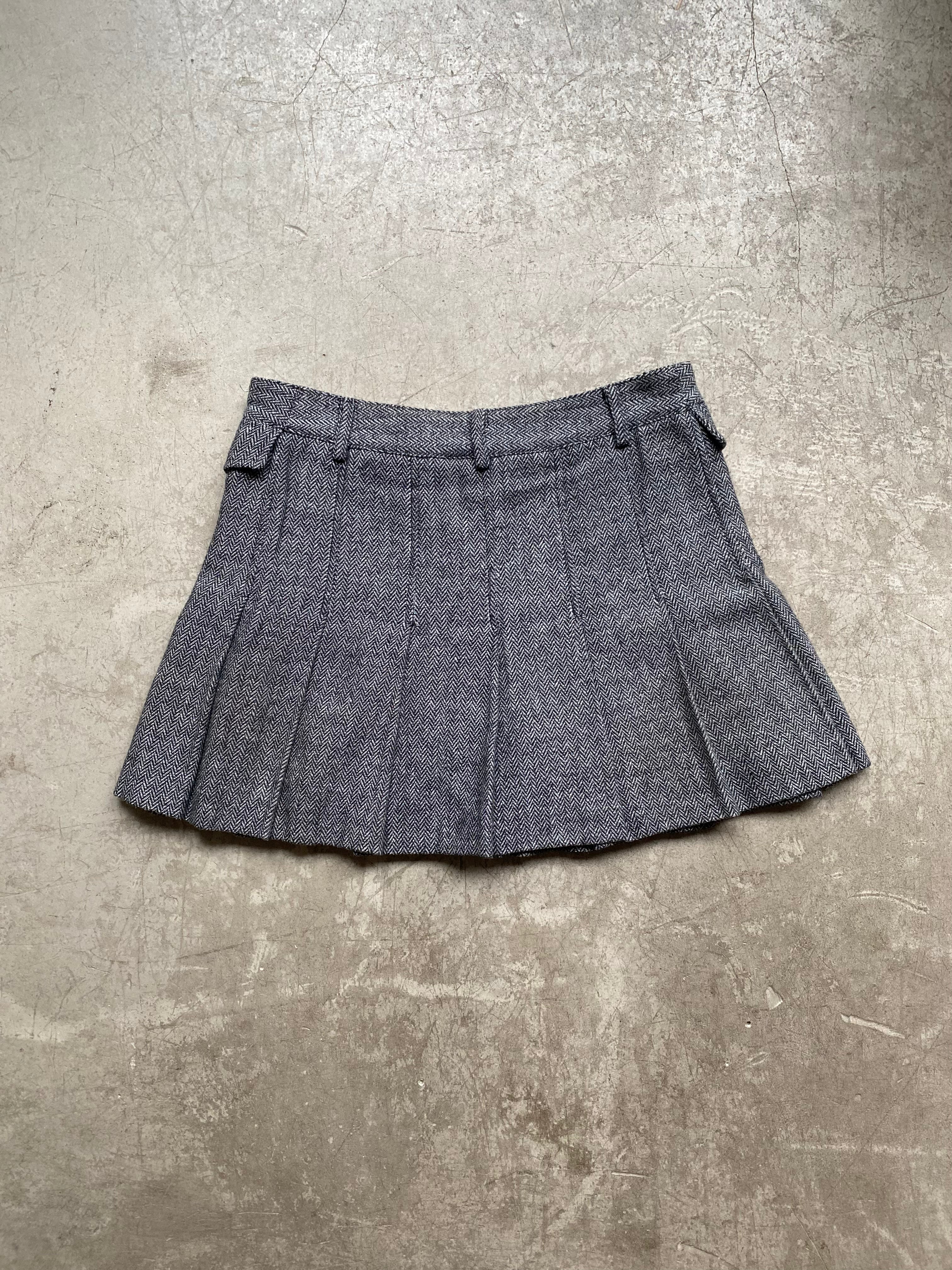 Grey mini skirt
