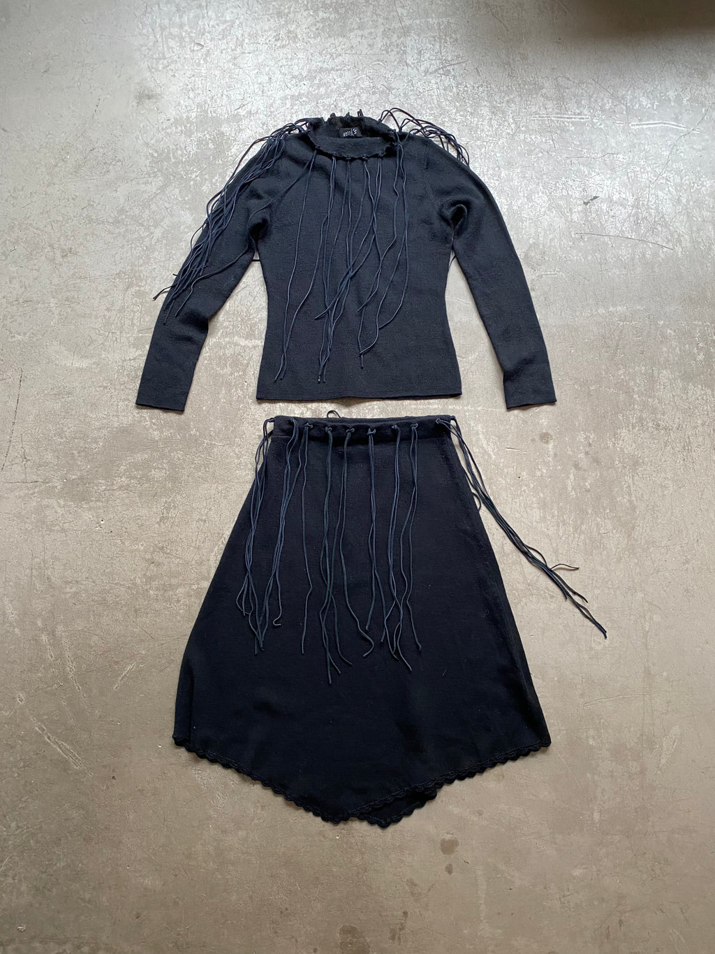 Black wool-blend fringed set up