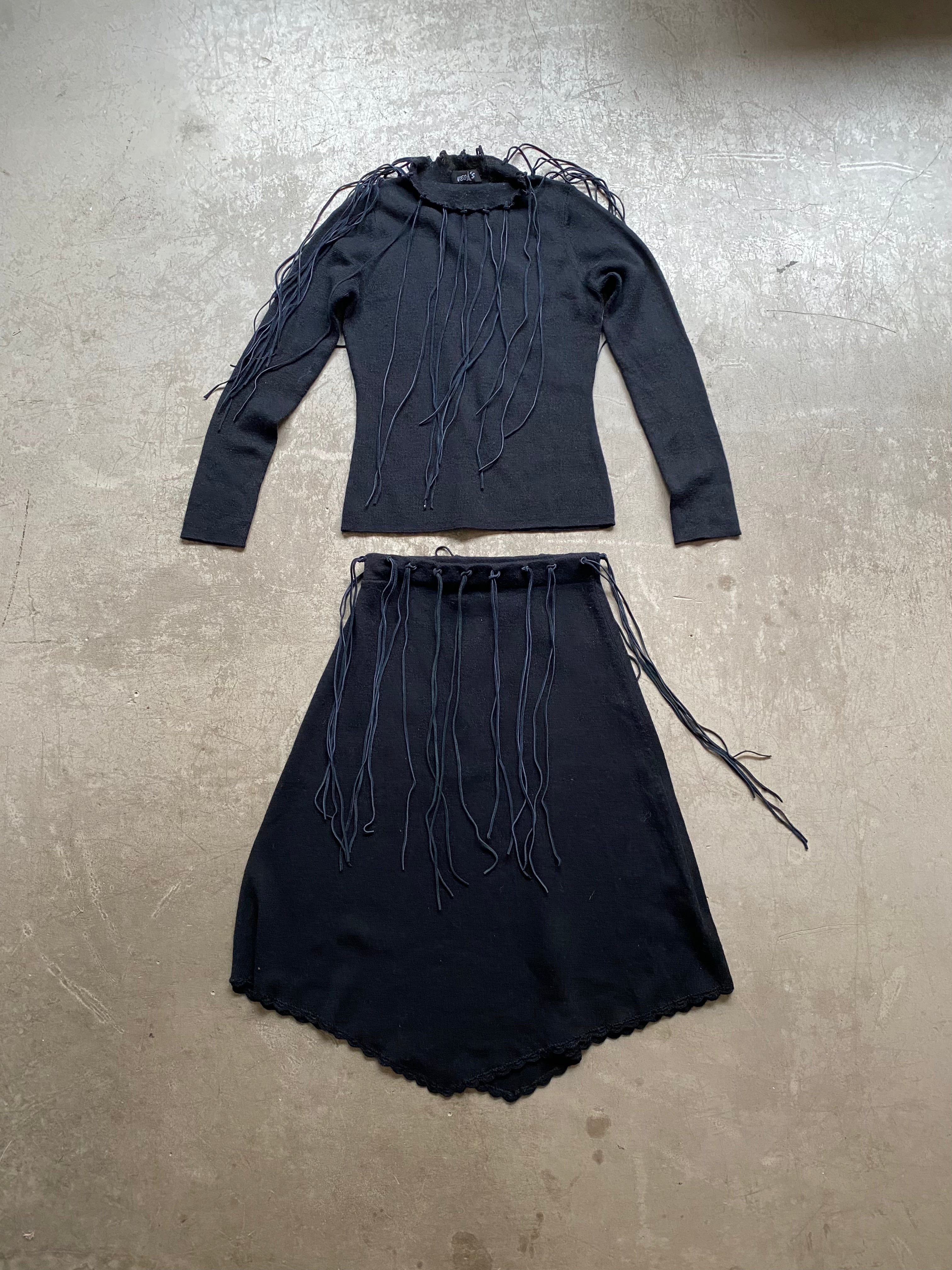 Black wool-blend fringed set up