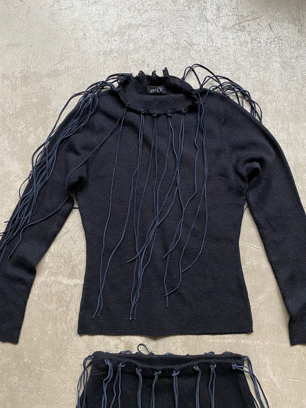 Black wool-blend fringed set up