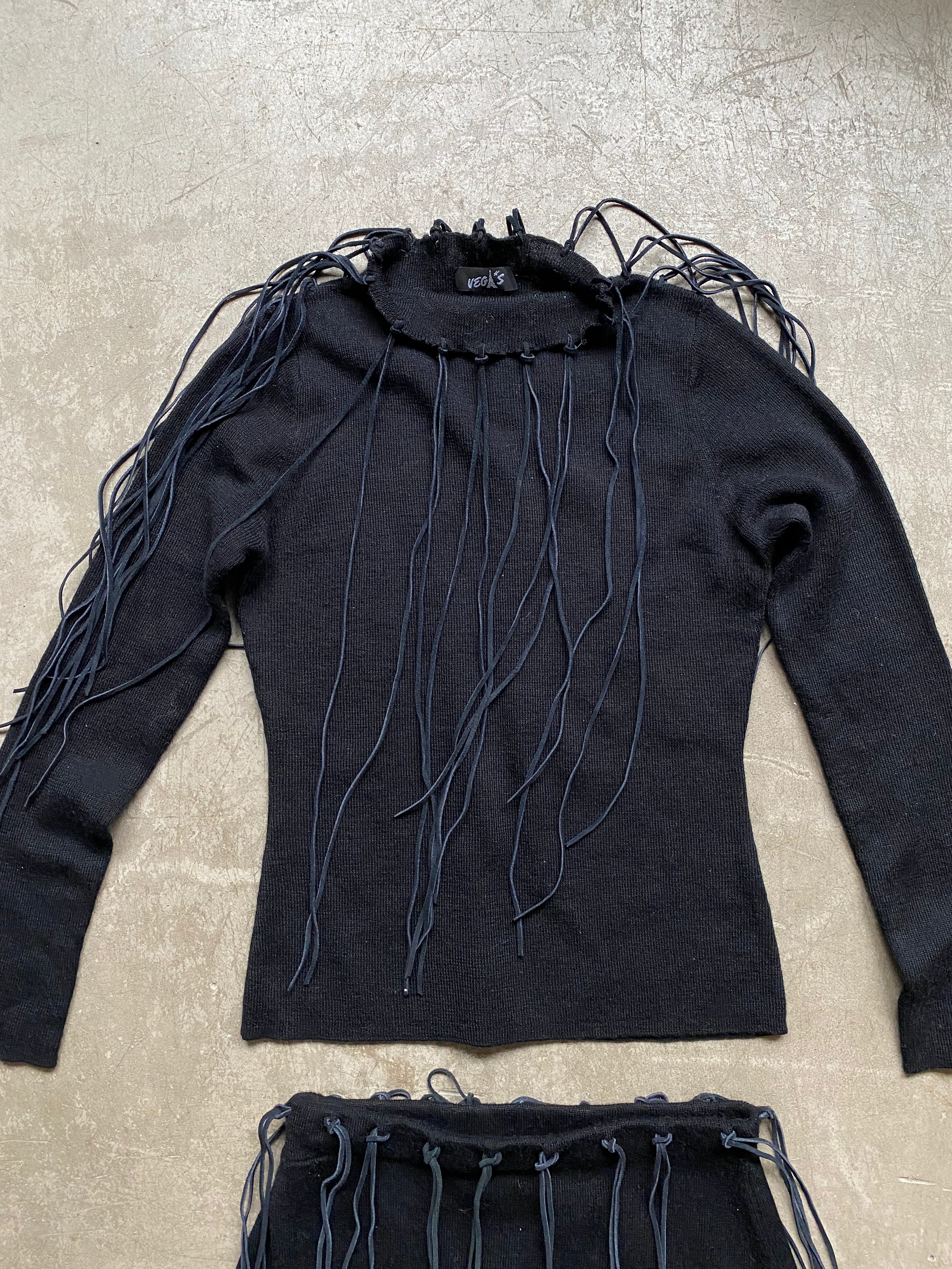 Black wool-blend fringed set up