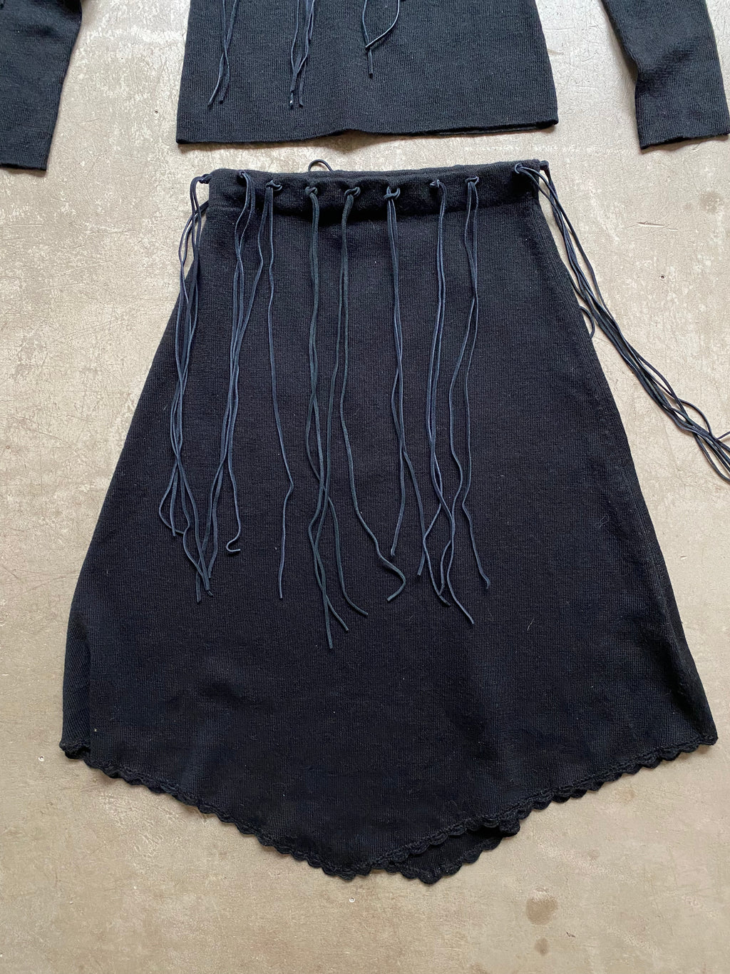 Black wool-blend fringed set up