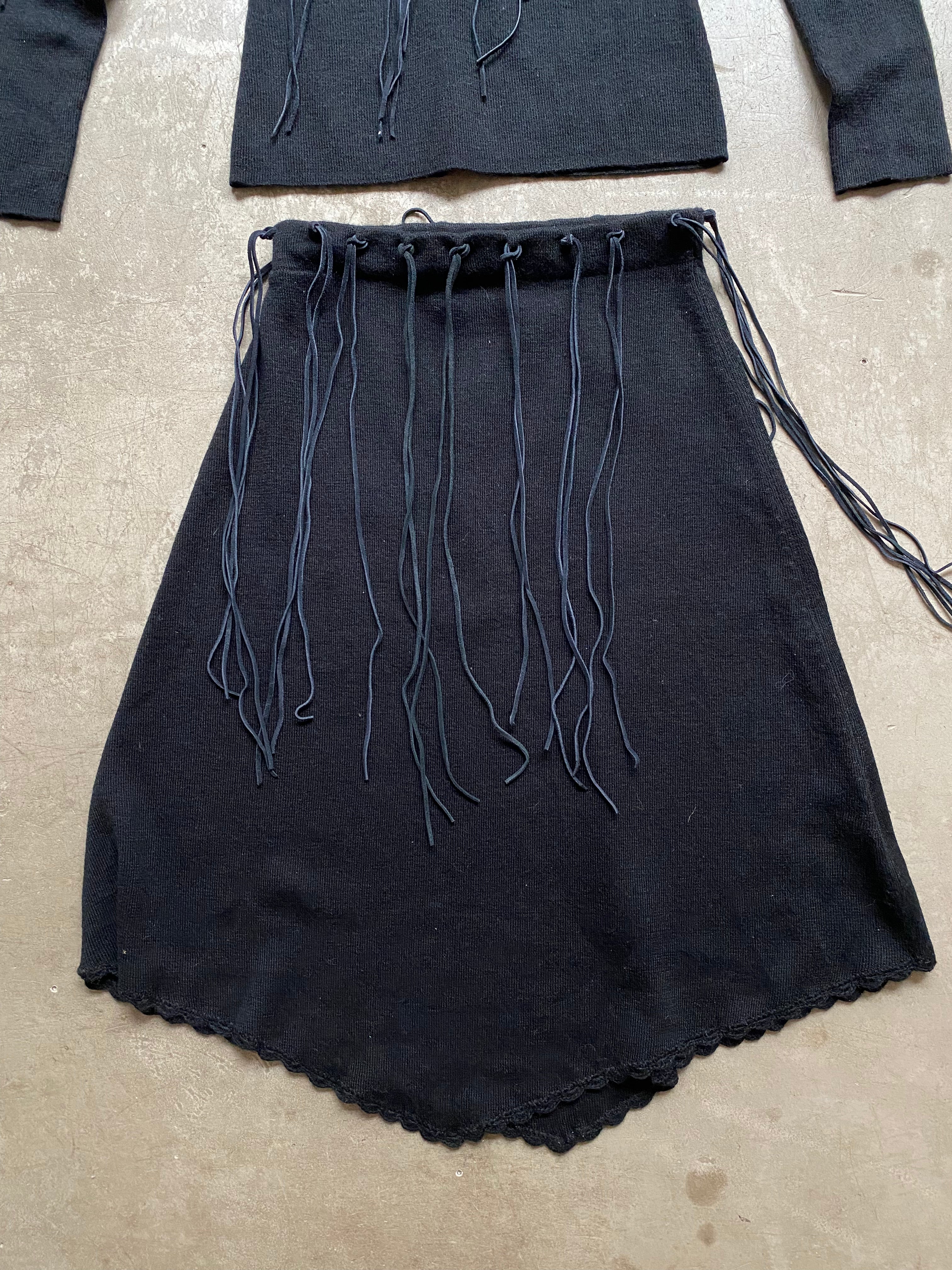Black wool-blend fringed set up